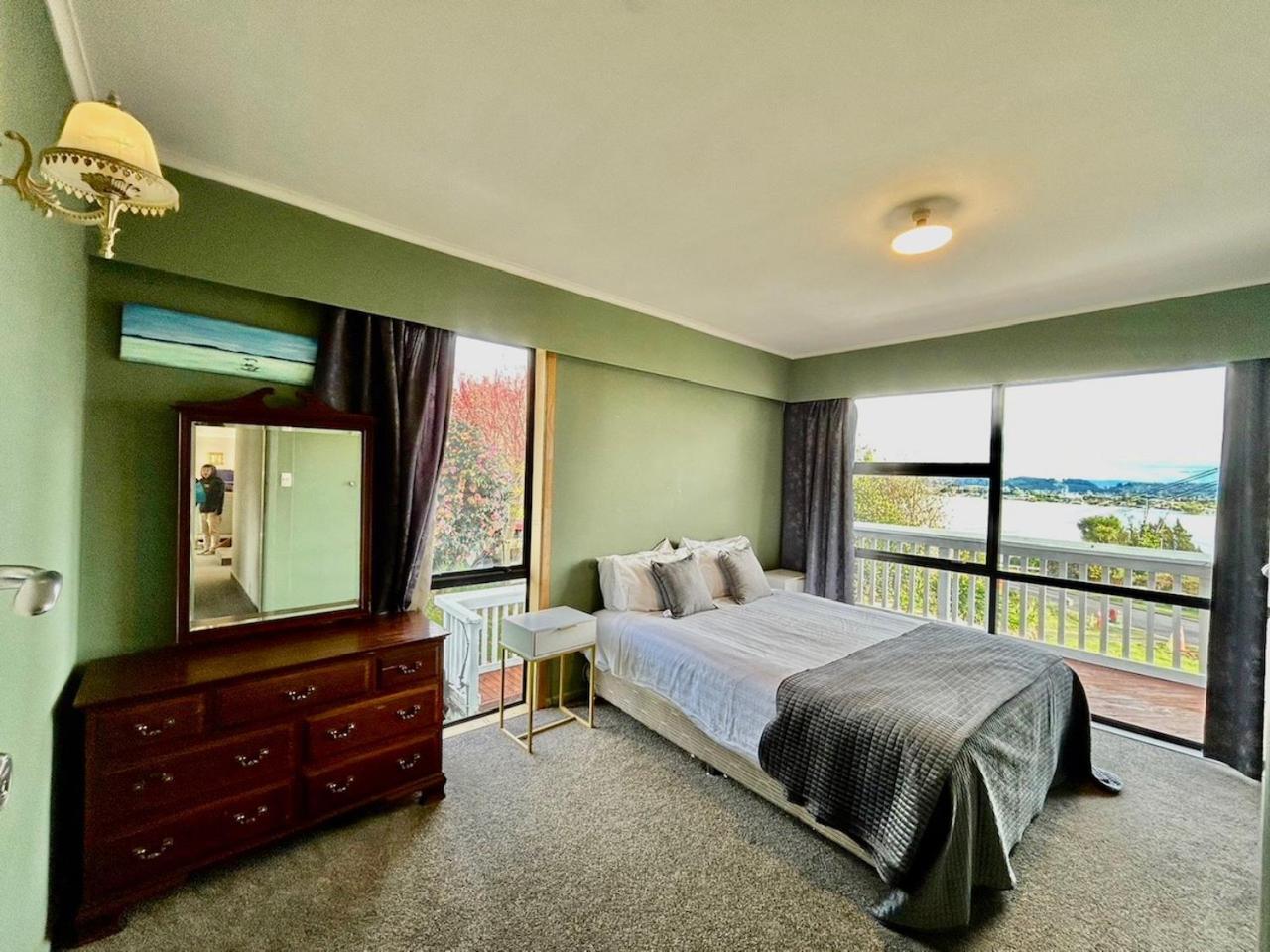 Premium Lake View Home Rotorua Ngoại thất bức ảnh